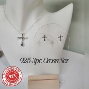 925 Sterling Silver Cross SET. NECKLACE ➕️ STUD EARRINGS.